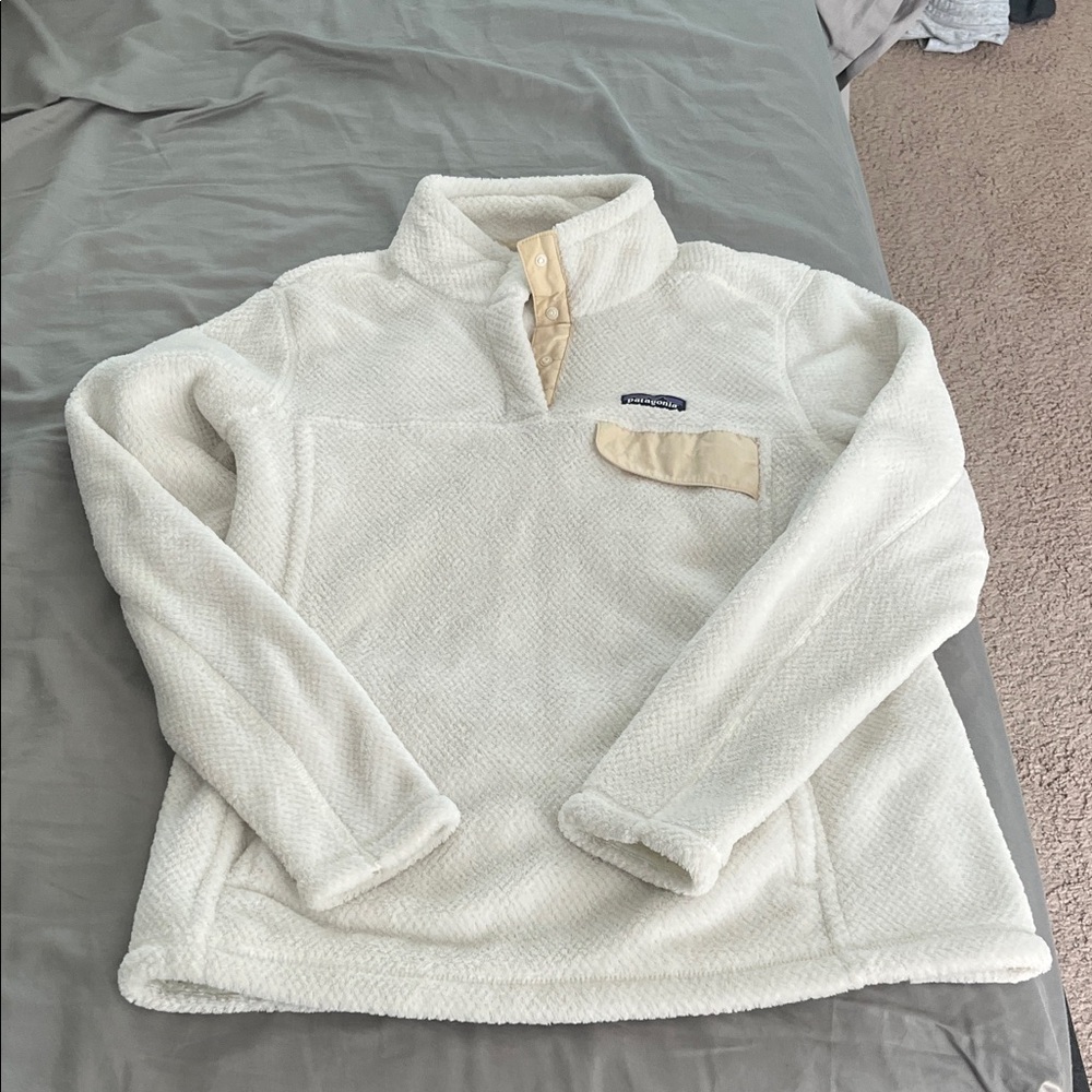 Patagonia Off-White Fleece with Beige Pocket